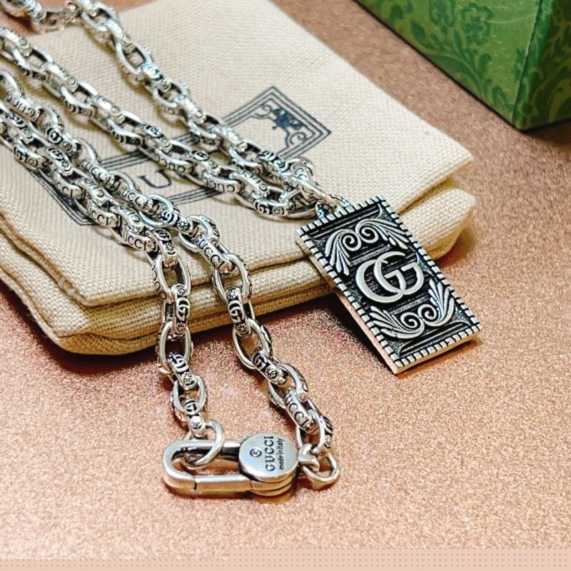 G*u*i necklaces